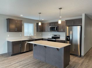 1227 N Coach Dr, Greenacres, WA 99016