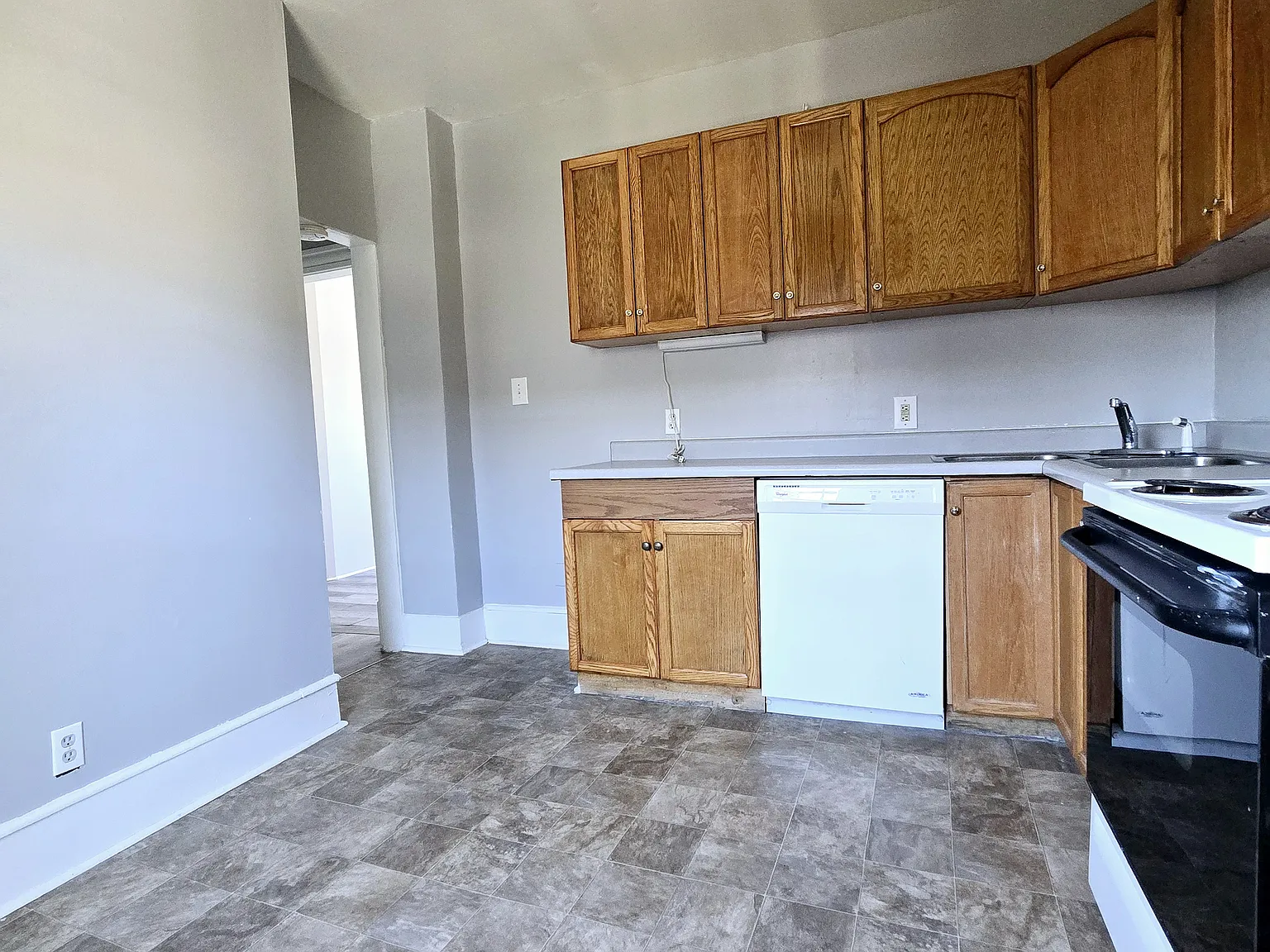 3 bed, 950 sqft, $1,475 — Photo 4
