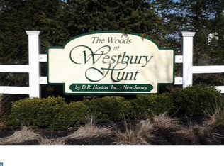 5 Kensington Ln, Berlin, NJ 08009