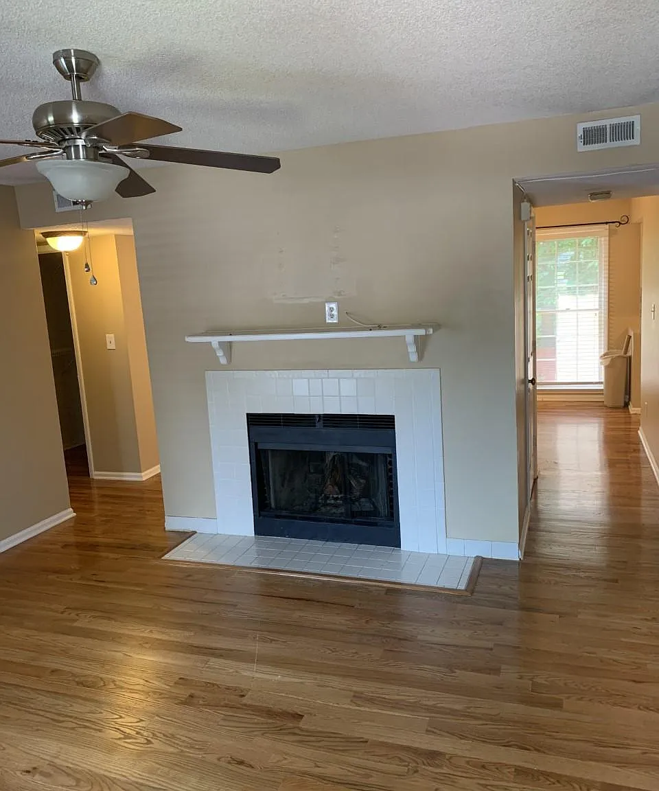 2 bed, 1047 sqft, $1,550 — Photo 1