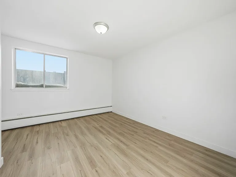2220 Robinson St — Photo 13