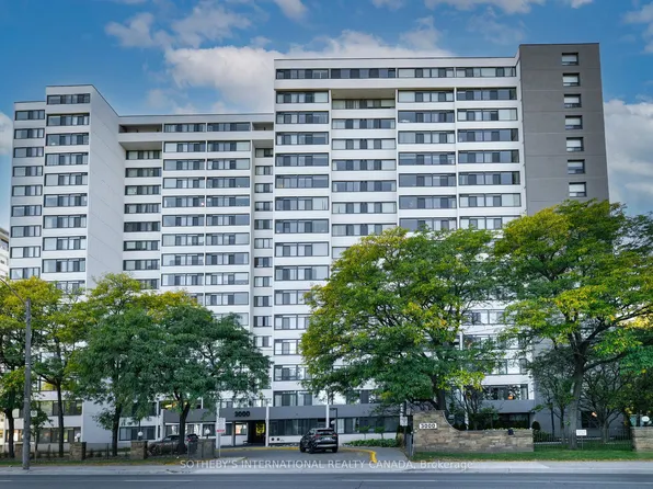 3000 Bathurst St #1205, Toronto, ON M6B 3B4