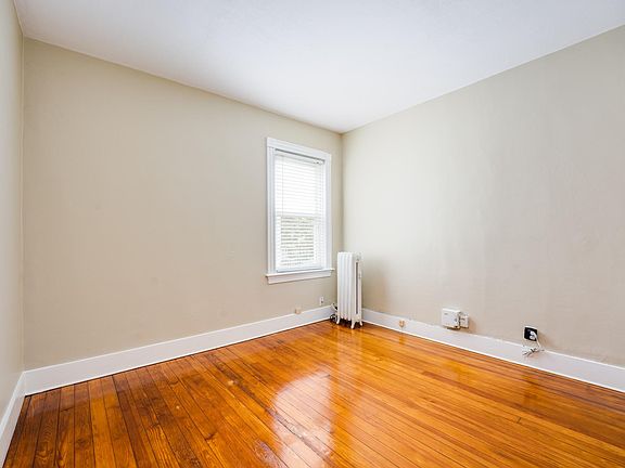 3rd image of 221 Ivy St