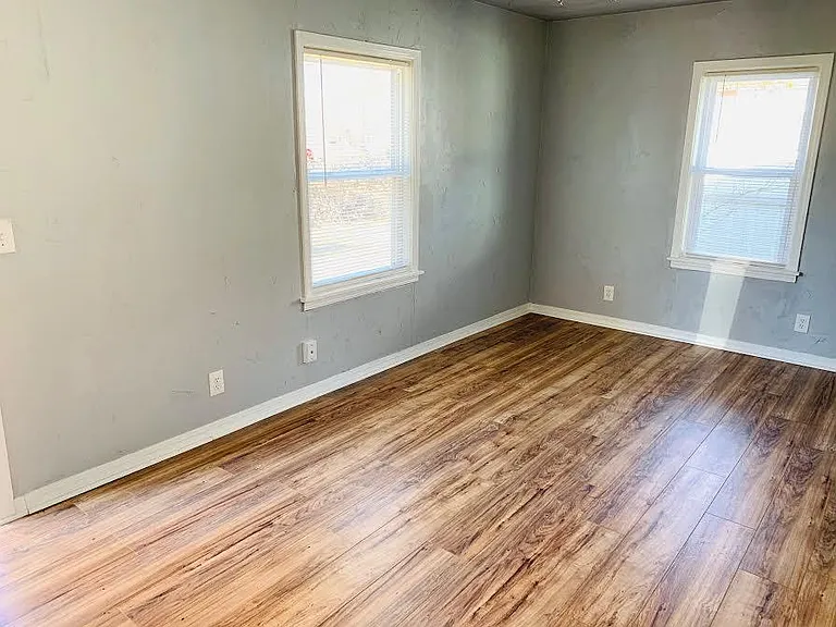 3800 N Donald Ave — Photo 5