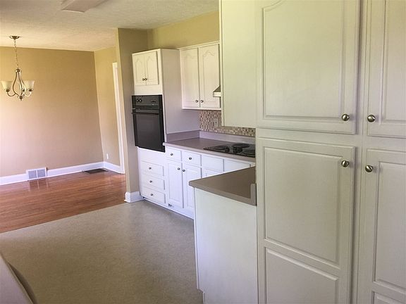 5th image of 402 N Cherry St