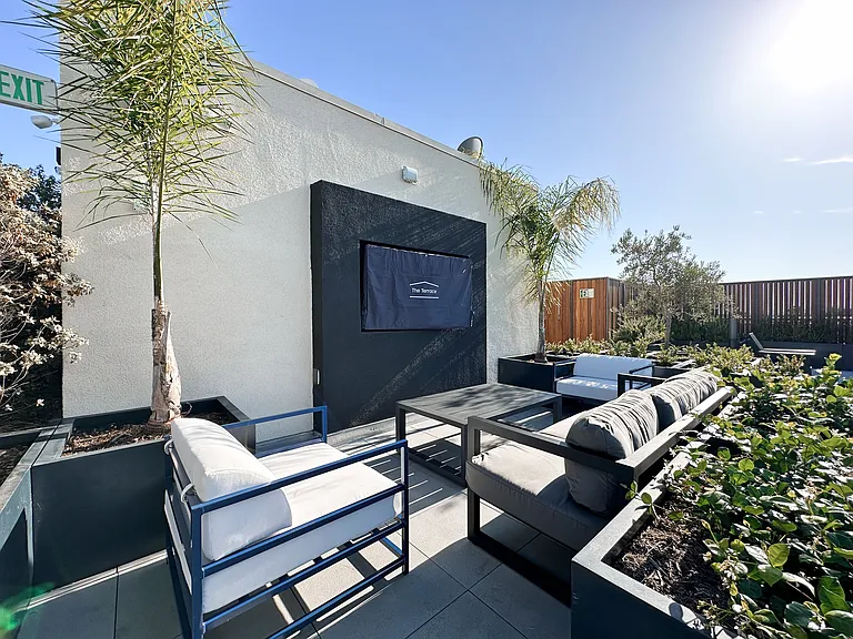 815 S Kingsley Dr — Photo 22