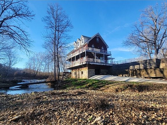3rd image of 397 Bluff Springs Rd