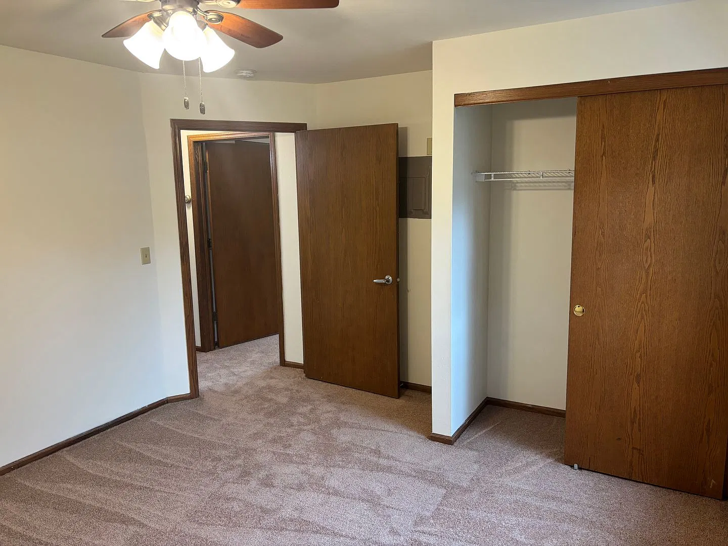 The Colonial Court Apartments in West Bend — Photo 4