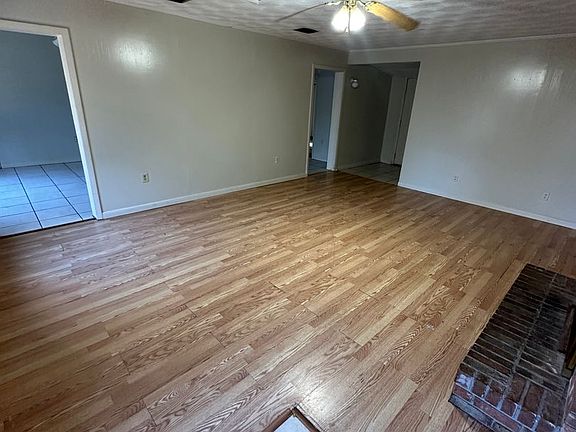4th image of 1924 Karen Ln