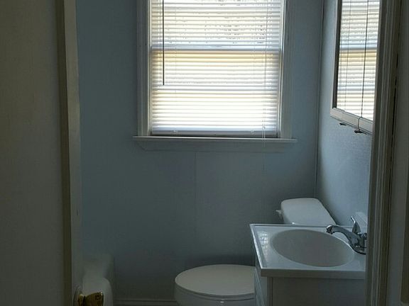 4th image of 1021 Dennis Ave