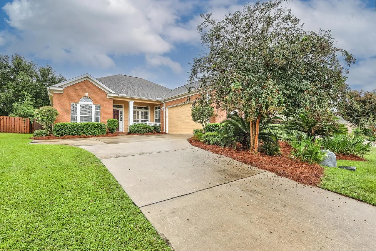 4 bed, 1898 sqft, $2,550 — Photo 2