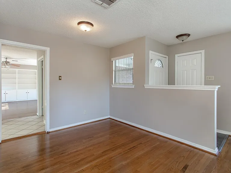 6912 Wake Forrest Dr — Photo 10