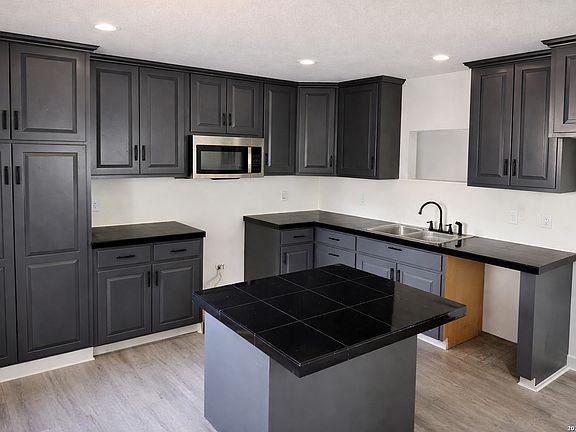 3rd image of 507 W 5TH ST