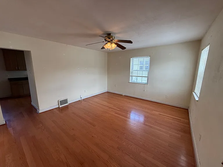 8661 Litzsinger Rd — Photo 6