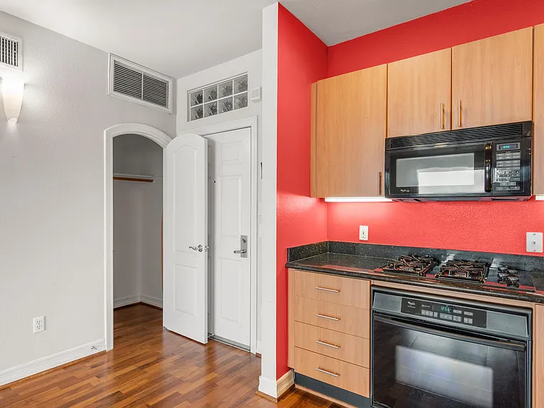 525 11th Ave #1301 — Photo 11