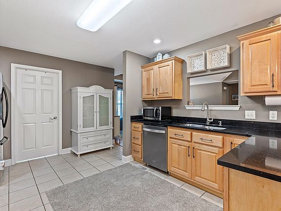 5th image of 42 Willowbrook Dr
