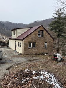 1148 Russell Hill St, Grundy, VA, 24614
