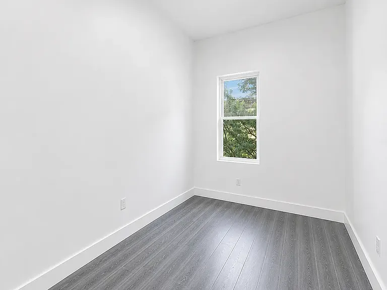 418 Rogers Ave #7 — Photo 7