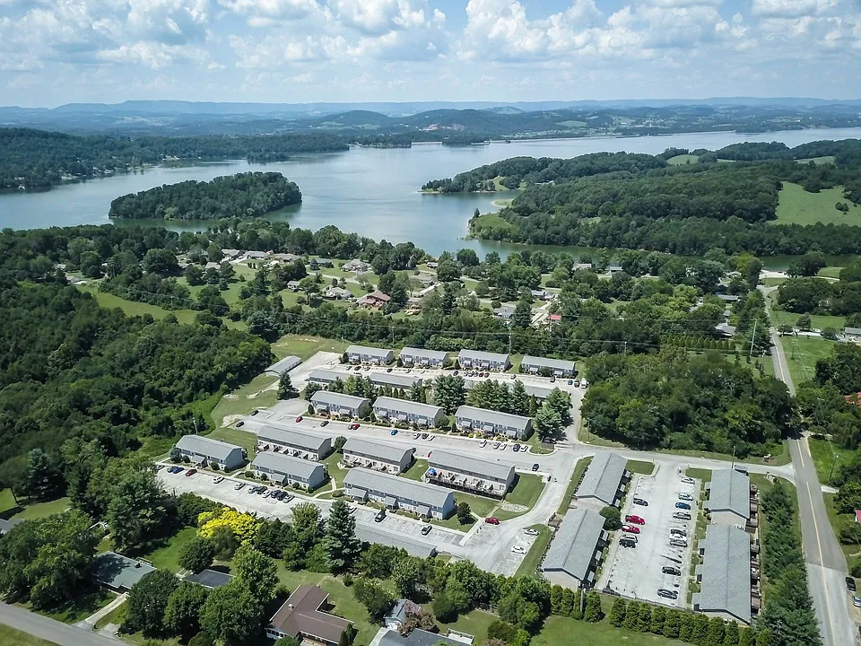 Lakeland Hills Apartment Homes