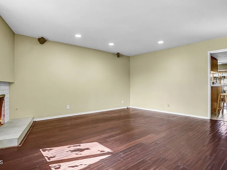 1307 S Petit Ave — Photo 4