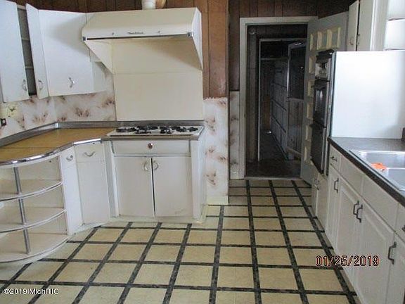 2nd image of 48 Somerset Ave