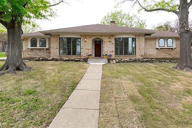 1st image of 4117 Village Green Dr