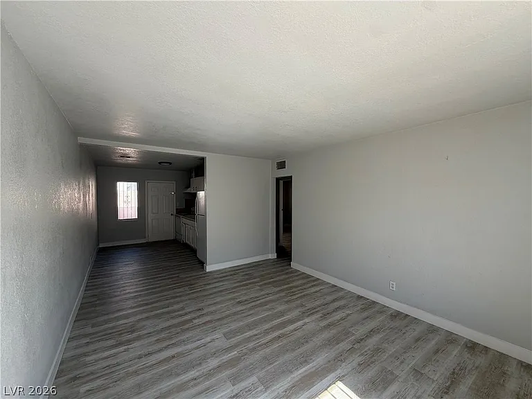 2111 Stewart Ave #B — Photo 7