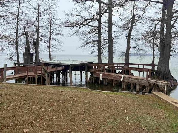 859 Lake Dr, Hornbeak, TN 38232