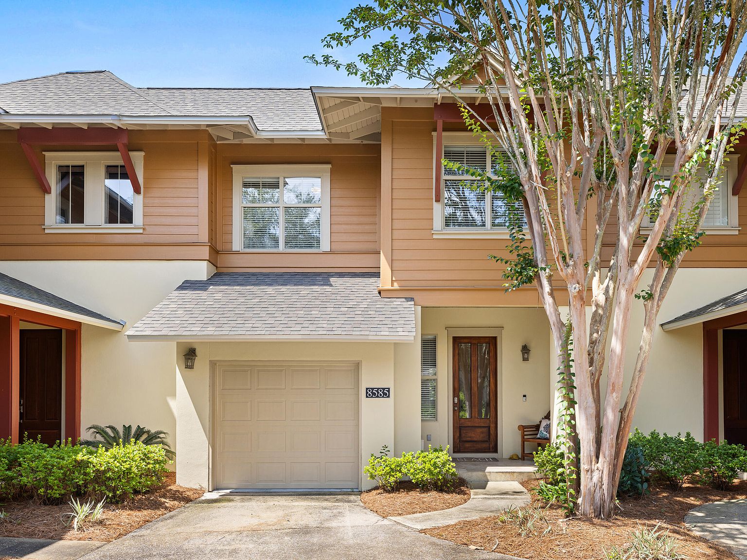 8585 Magnolia Bay Ln