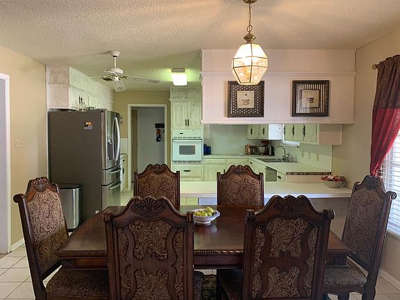 2nd image of 208 Cottonwood Ln