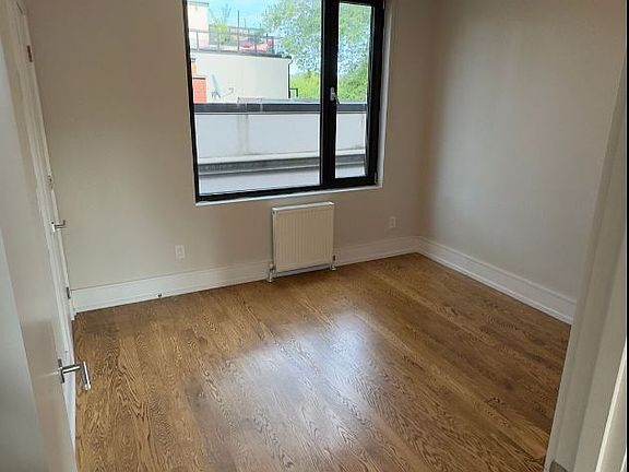 5th image of 75 Saulter St