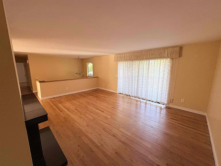 10215 SE 6th St — Photo 3