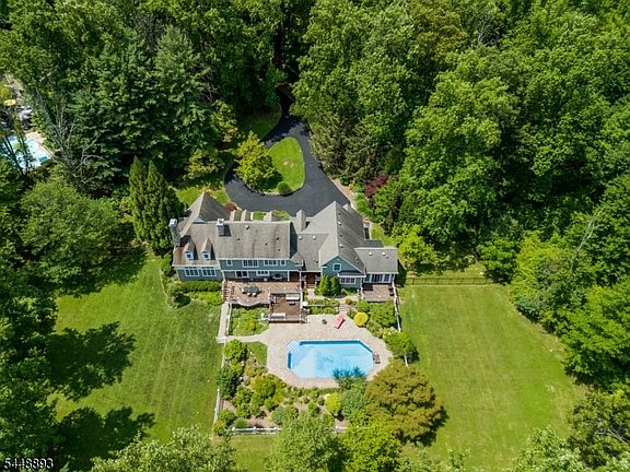 4th image of 246 Beacon Hill Rd