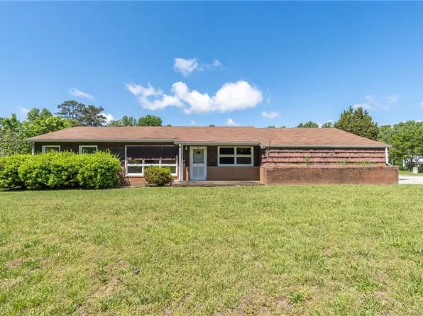 732 Salem St, Thomasville, NC 27360