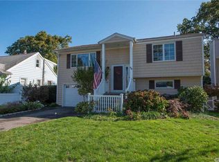 30 Ross Ave, Melville, NY 11747