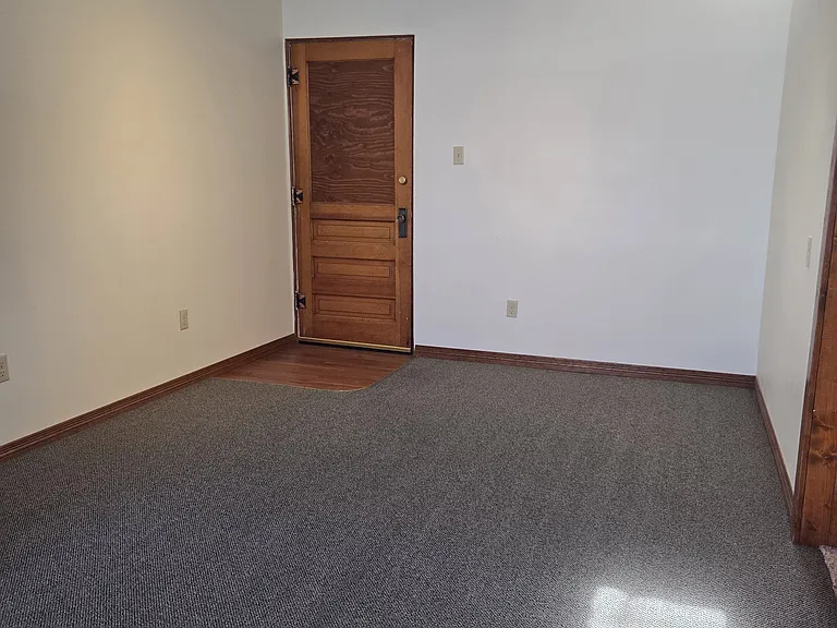 206 E Grand Ave #2 — Photo 2