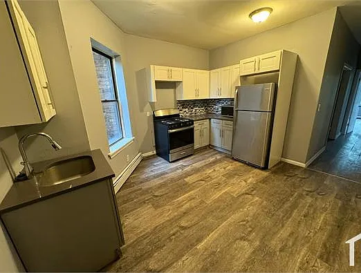 240 Bergen Ave #3R — Photo 1