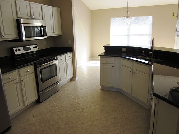 4th image of 3319 SW 12th Ave
