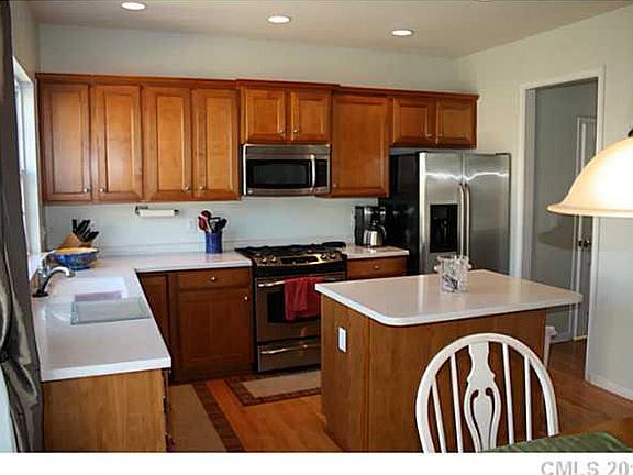 3rd image of 10811 River Oaks Dr