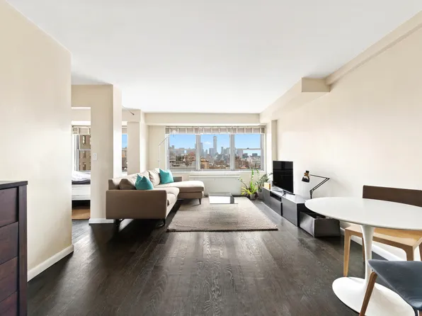 10 West 15th Street image 3 of 7