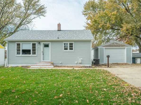 207 E 19th St S, Newton, IA 50208