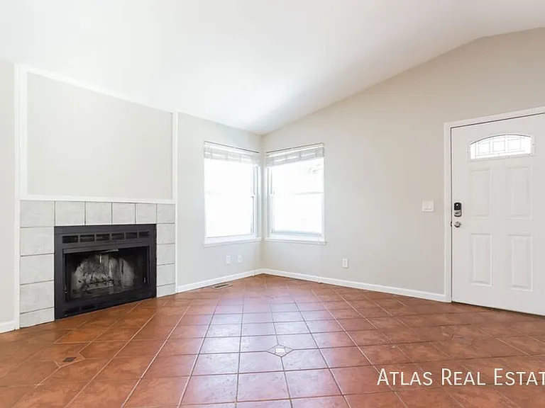 4835 S Pitkin Way — Photo 3