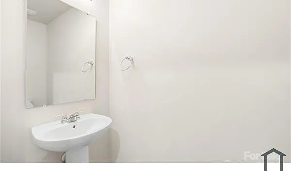 3 bed, $1,650 — Photo 3