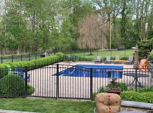 2 Perry Rd, Annandale, NJ 08801