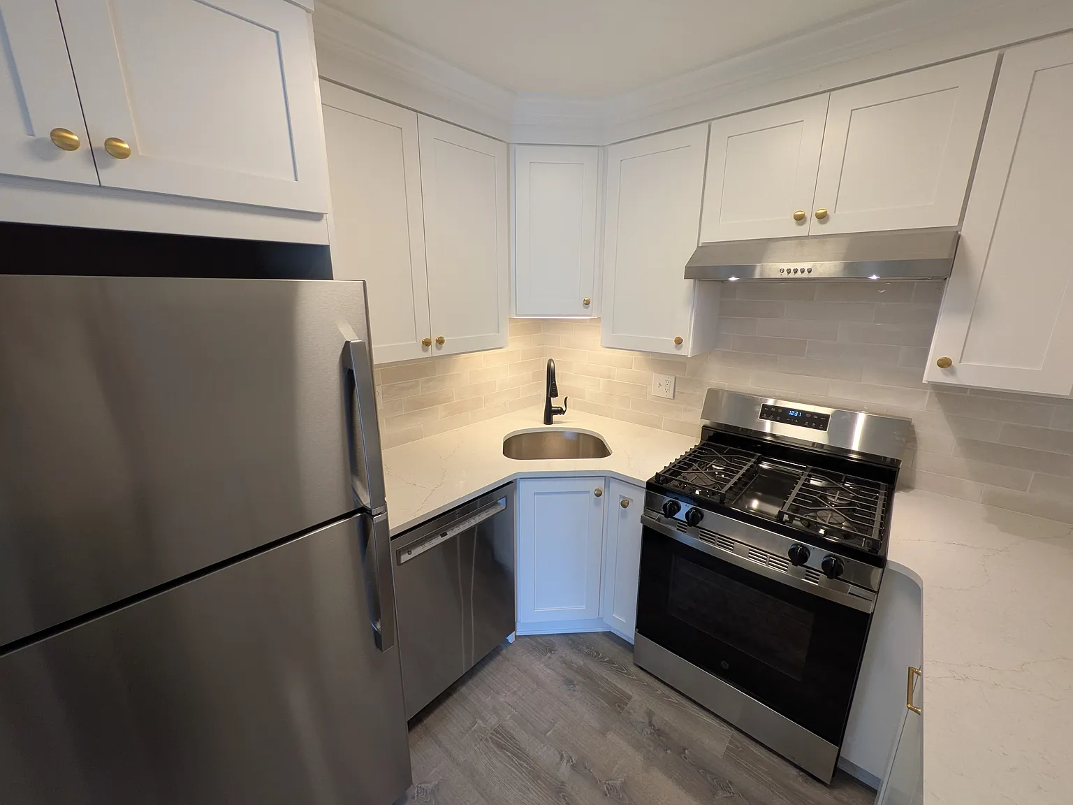 2 bed, 895 sqft, $1,900 — Photo 2