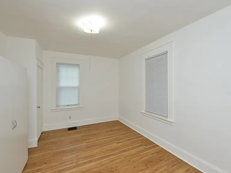 390 Clinton St — Photo 30