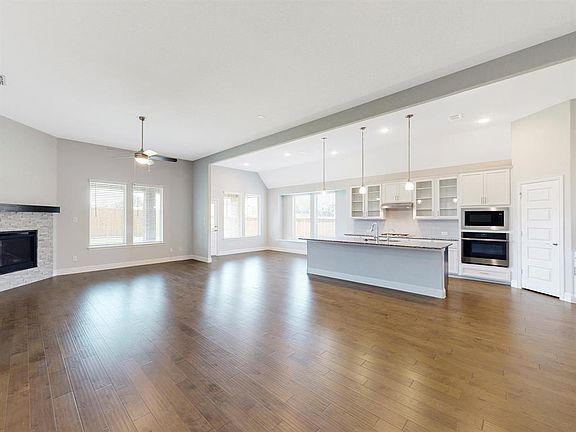 3rd image of 304 Kellan Ct