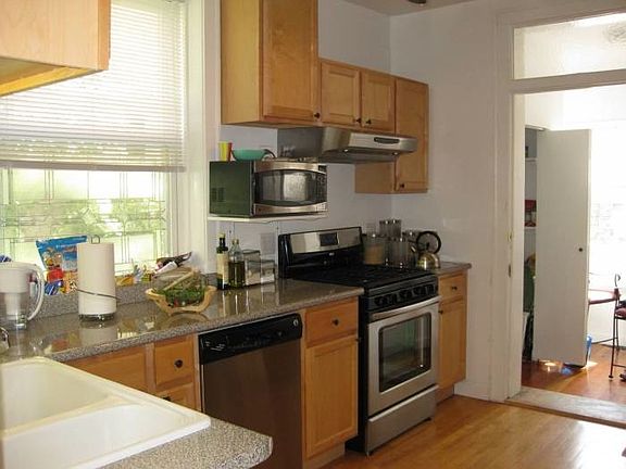 4th image of 2219 W Rosemont Ave