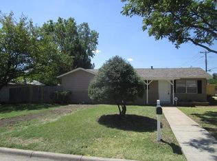 6410 Sassy Ln, Haltom City, TX 76117
