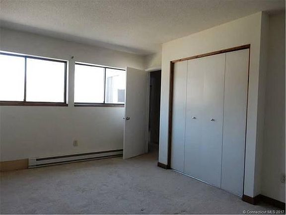 5th image of 11 Hamre Ln #D